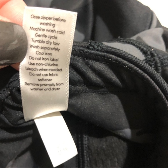 Athleta Contender 7/8 Tight Leggings Gray Camo Print Size Small Athletic 405480 - Picture 11 of 12